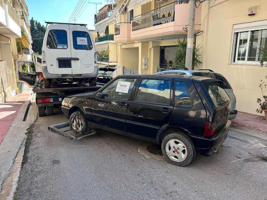 Άγιος Δημήτριος: Απομάκρυνση εγκαταλελειμμένων οχημάτων από δρόμους της πόλης