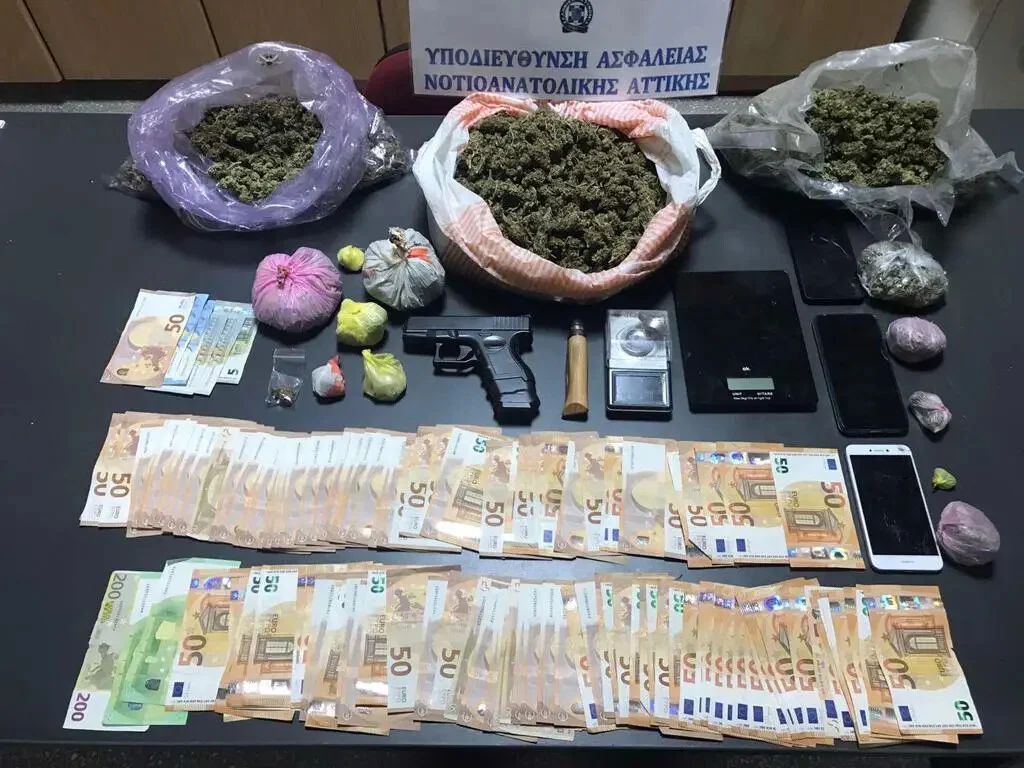 Συνελήφθησαν στο Ελληνικό δύο 24χρονοι που έκαναν delivery ναρκωτικών