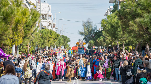 Τι ώρα ξεκινά η αυριανή αποκριάτικη παρέλαση στη λεωφόρο Καλαμακίου