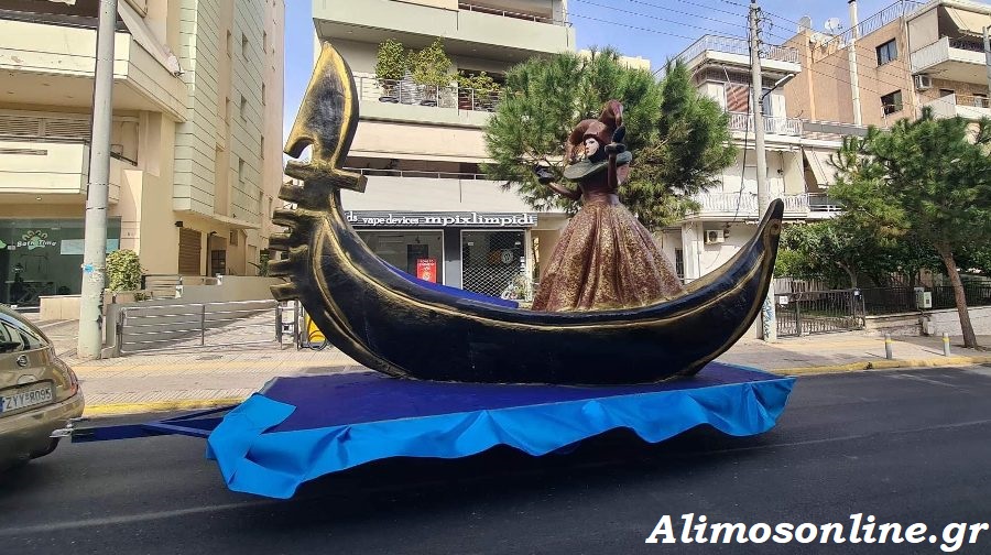 Τα άρματα έχουν πάρει τη θέση τους για την αποκριάτικη παρέλαση