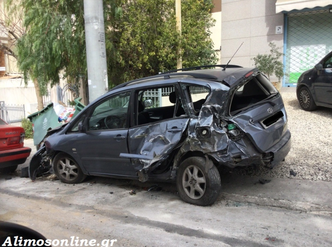 Tροχαίο ατύχημα στη οδό Παπανδρέου στο Καλαμάκι
