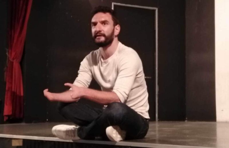 Ο Στέφανος Βούρος μίλησε για τη διαφορετικότητα στα παιδιά του 2ου Λυκείου και του 4ου Γυμνασίου Αλίμου