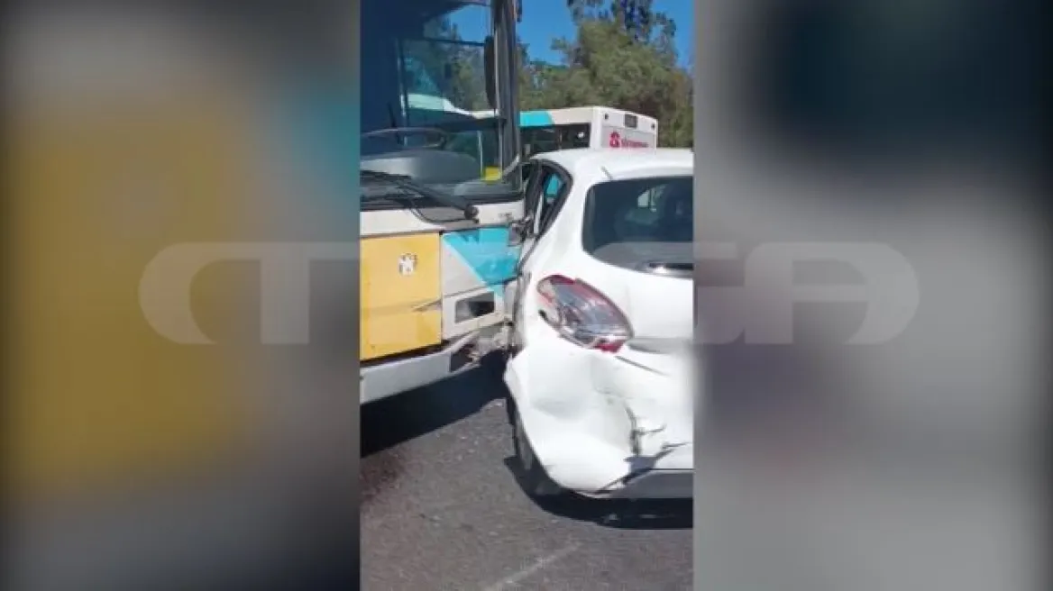 Συγγρού: Λεωφορείο συγκρούστηκε με δύο οχήματα