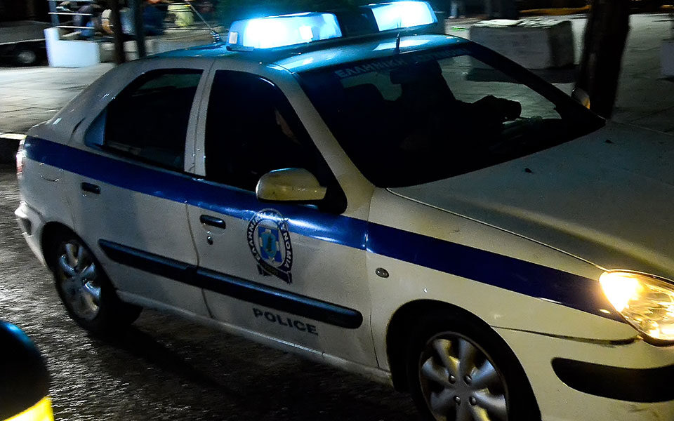 Πυροβολισμοί και μαχαιρώματα σε Βούλα και Αργυρούπολη – Τρεις τραυματίες