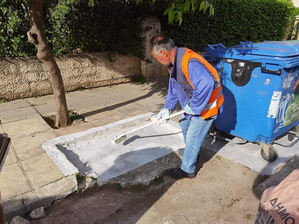 Ξεκίνησε το ασβέστωμα στις εσοχές των κάδων του Αλίμου