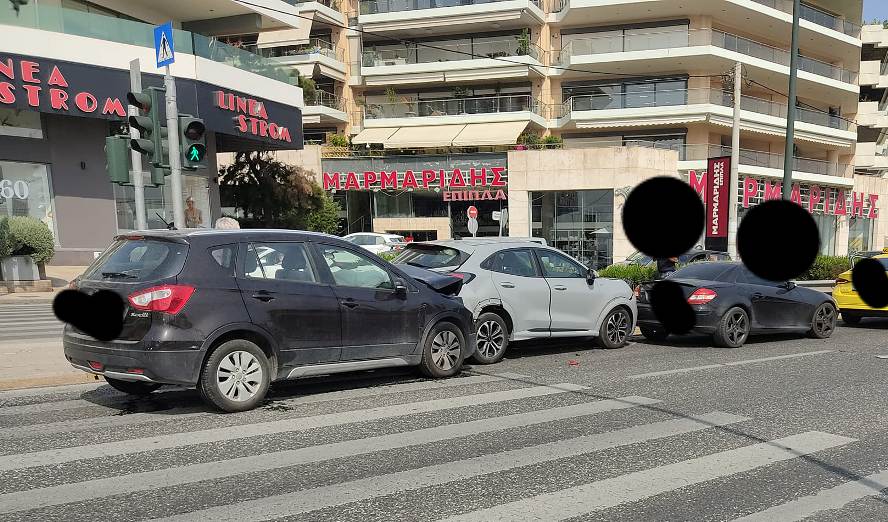 Καραμπόλα στη λεωφόρο Ποσειδώνος