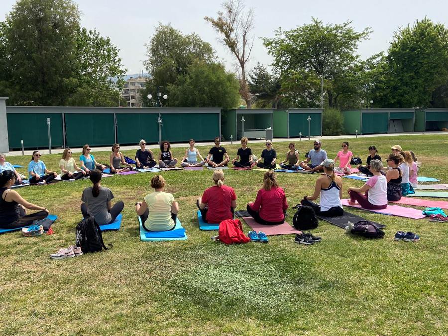 Ανοιχτό μάθημα Yoga και Pilates με θέα τη θάλασσα