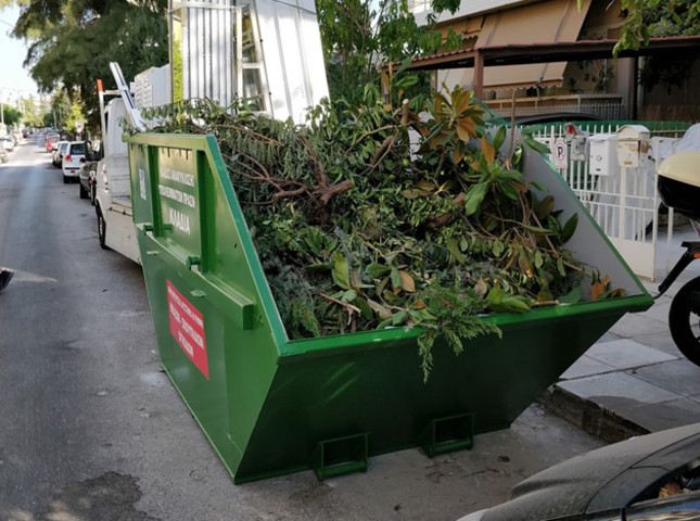 Ο δήμος Γλυφάδας διανέμει δωρεάν κάδους για τα κλαδιά