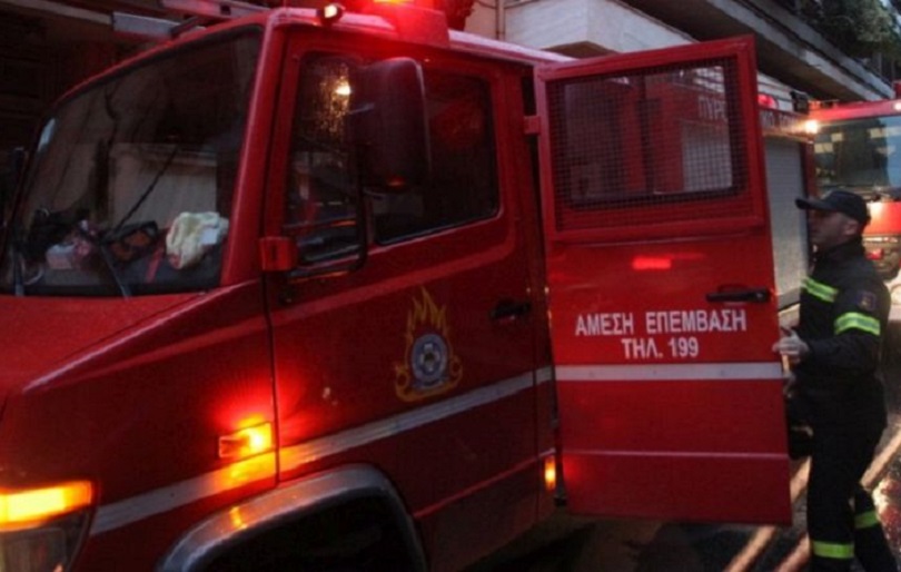 Φωτιά σε διαμέρισμα στη Γλυφάδα – Απεγκλωβίστηκαν 3 άτομα