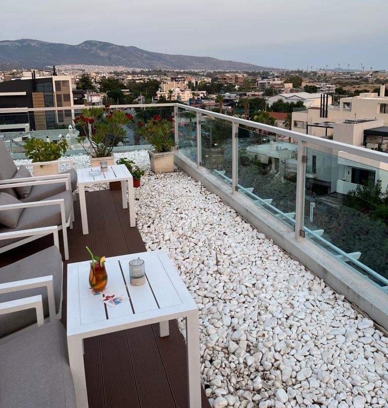 Blue Café: Tο υπέροχο roof garden του Scale Suites