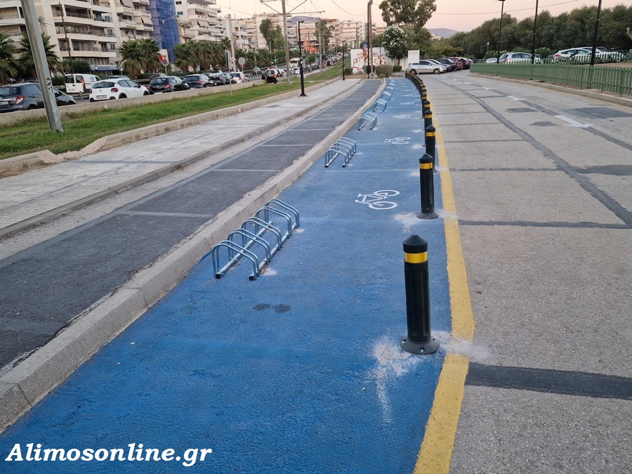 Parking ποδηλάτων στην παραλία Αλίμου
