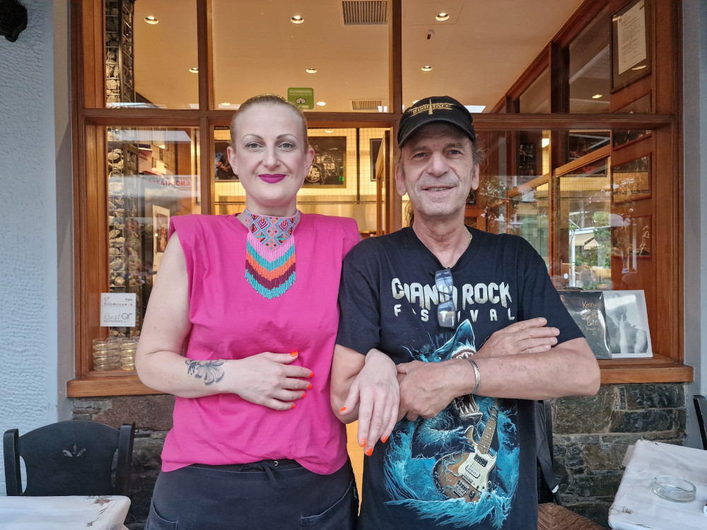 Rock και metal συνυπάρχουν στο ψητοπωλείο του «Πάρι»