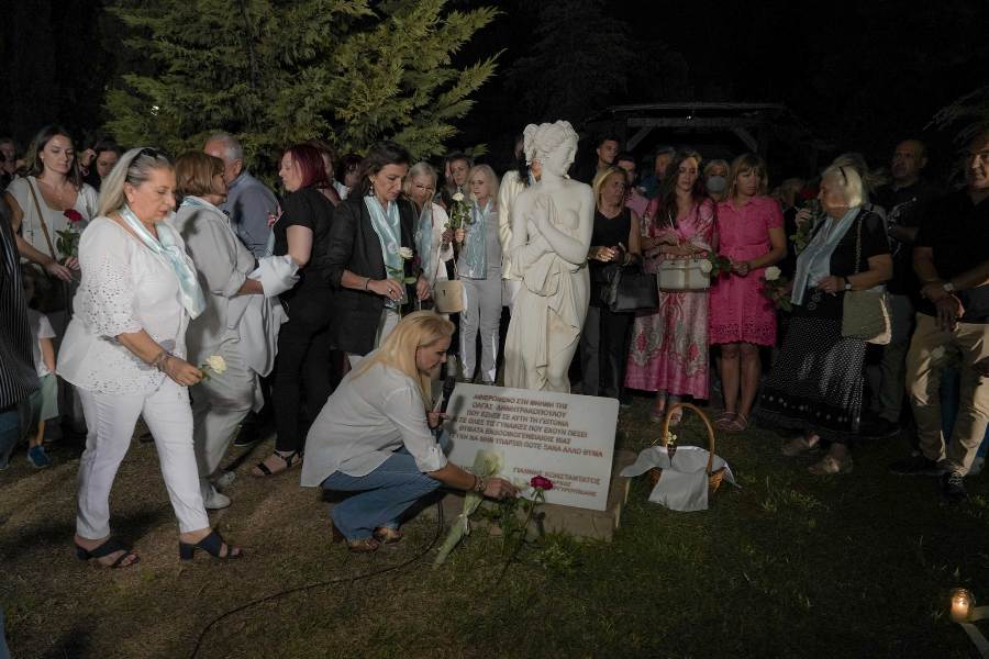 Αργυρούπολη: Άγαλμα για την Όλγα που πέθανε μετά τον άγριο ξυλοδαρμό της από τον σύντροφό της