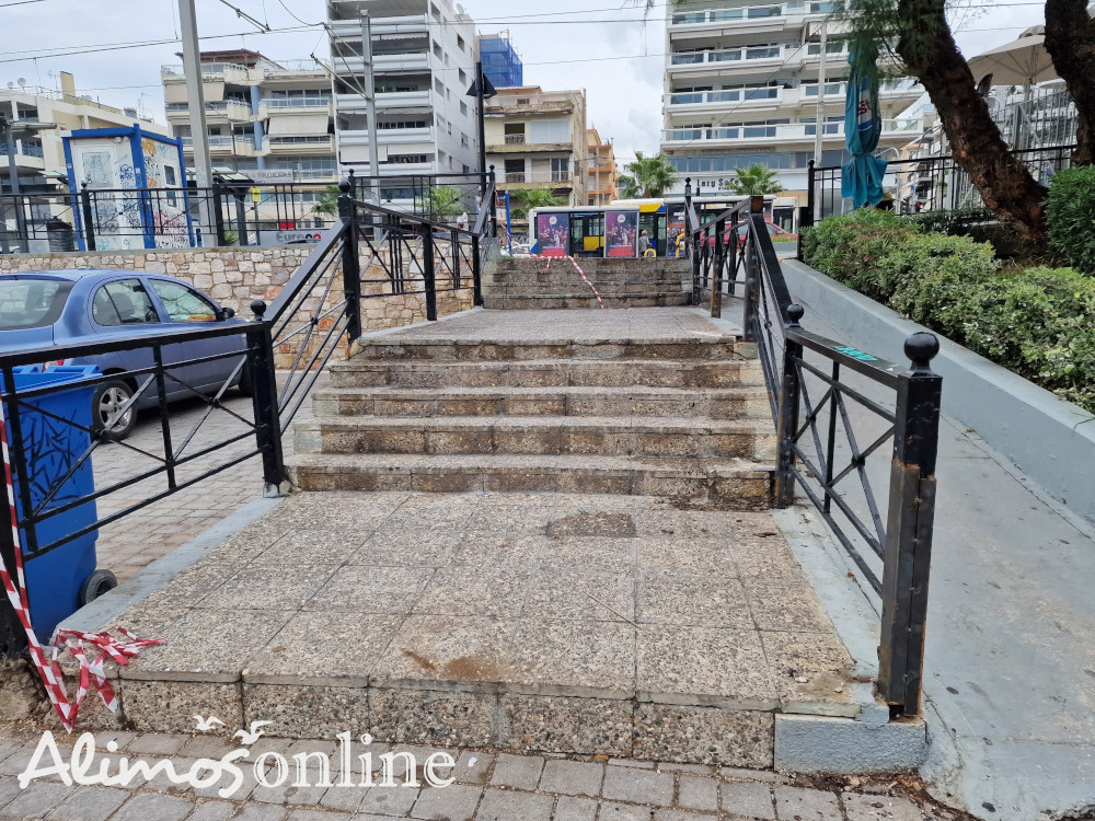 Aποκαταστάθηκαν οι ζημιές που είχαν προκαλέσει βάνδαλοι στα κάγκελα της παραλίας