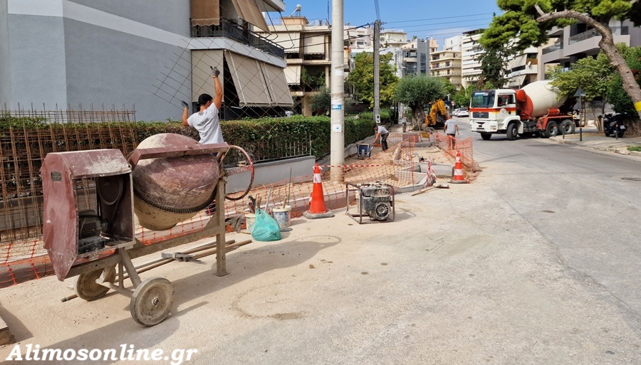 Επισκευάζεται πεζοδρόμιο της οδού Νίκης