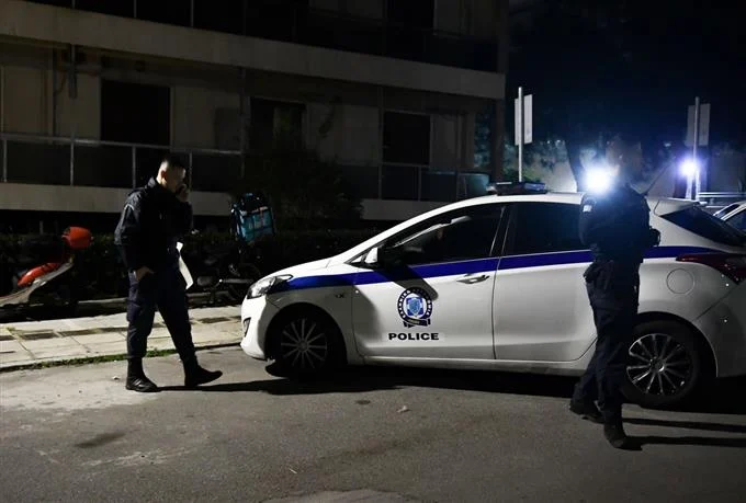 Παλαιό Φάληρο: Επίθεση με γκαζάκια σε είσοδο πολυκατοικίας