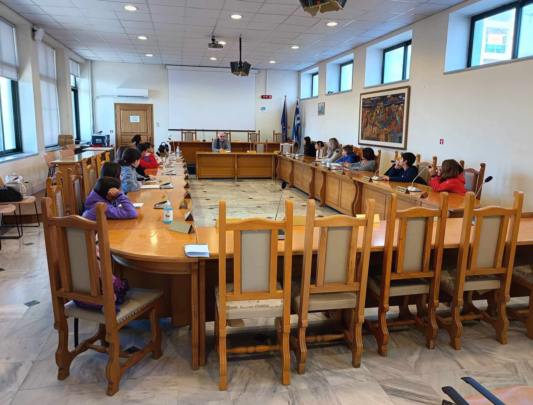 Άλιμος: Μαθητές του 5ου Δημοτικού Σχολείου φιλοξενήθηκαν στην Αίθουσα του Δημοτικού Συμβουλίου