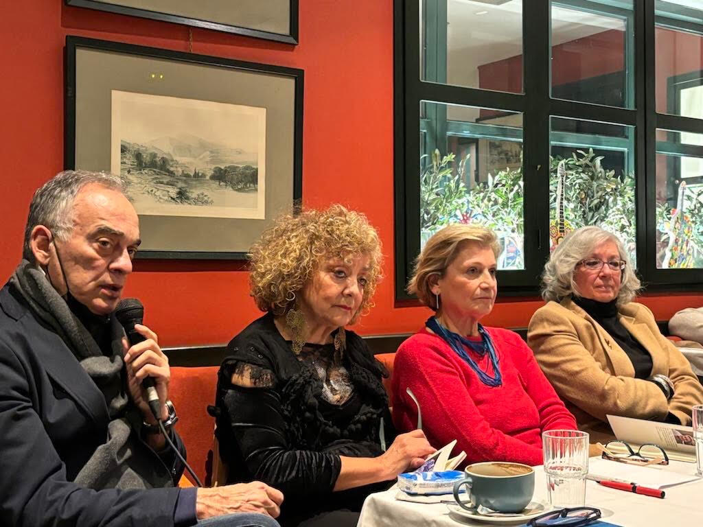 Πραγματοποιήθηκε η παρουσίαση της ποιητικής συλλογής της Αλιμιώτισσας ΛουΪζας Καλλιγά