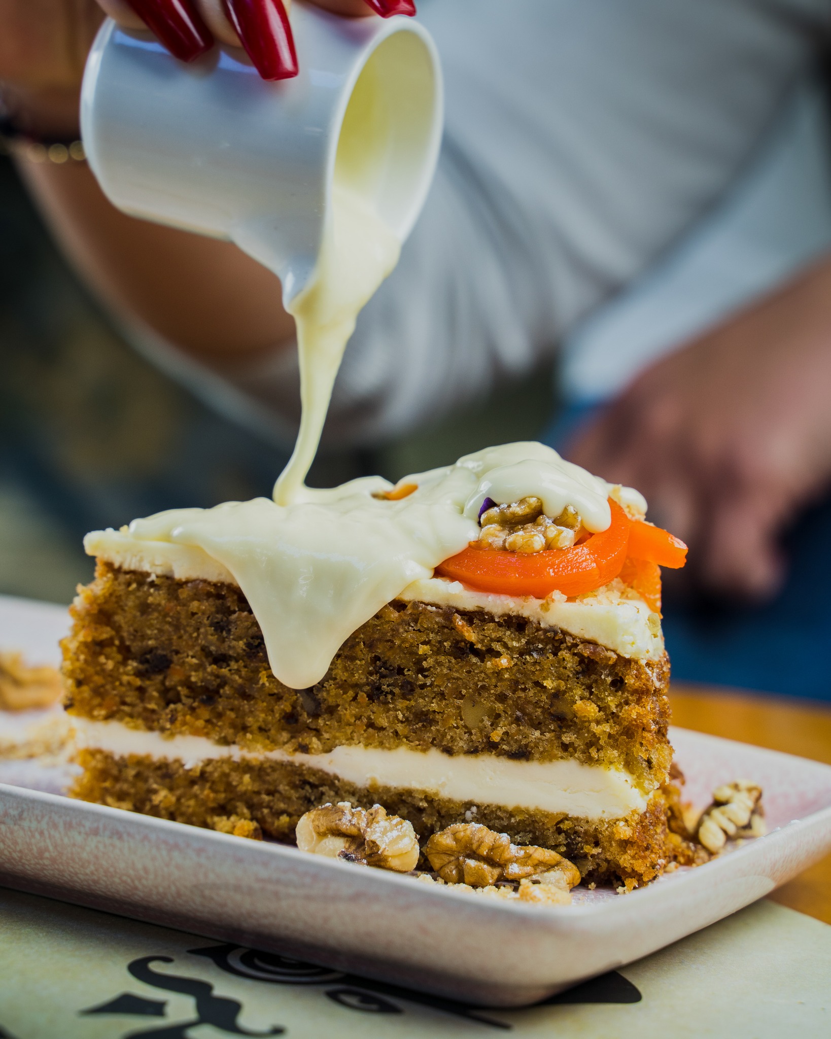 Το carrot cake με λευκή σοκολάτα του Hidden είναι έρωτας με την πρώτη μπουκιά