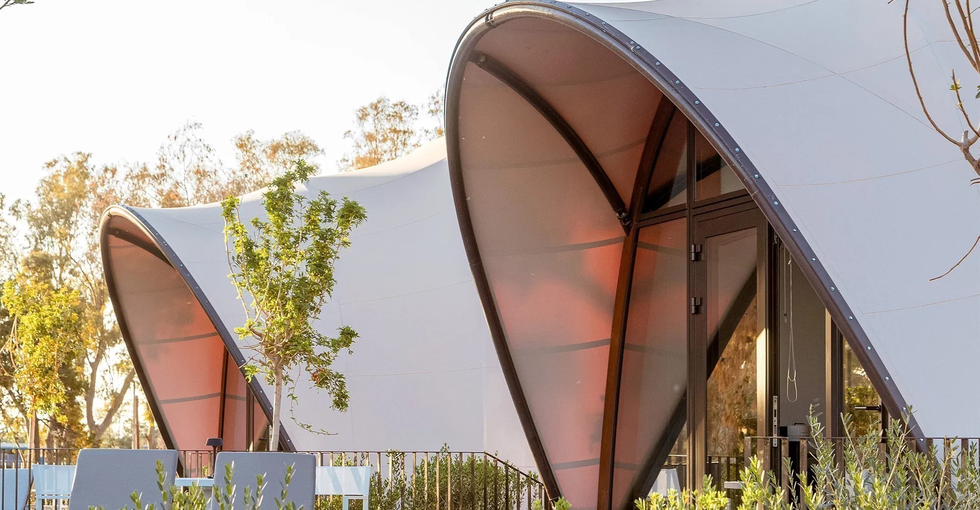 Πότε ξεκινάει τη λειτουργία του το «91 Athens Riviera» glamping στην Βούλα