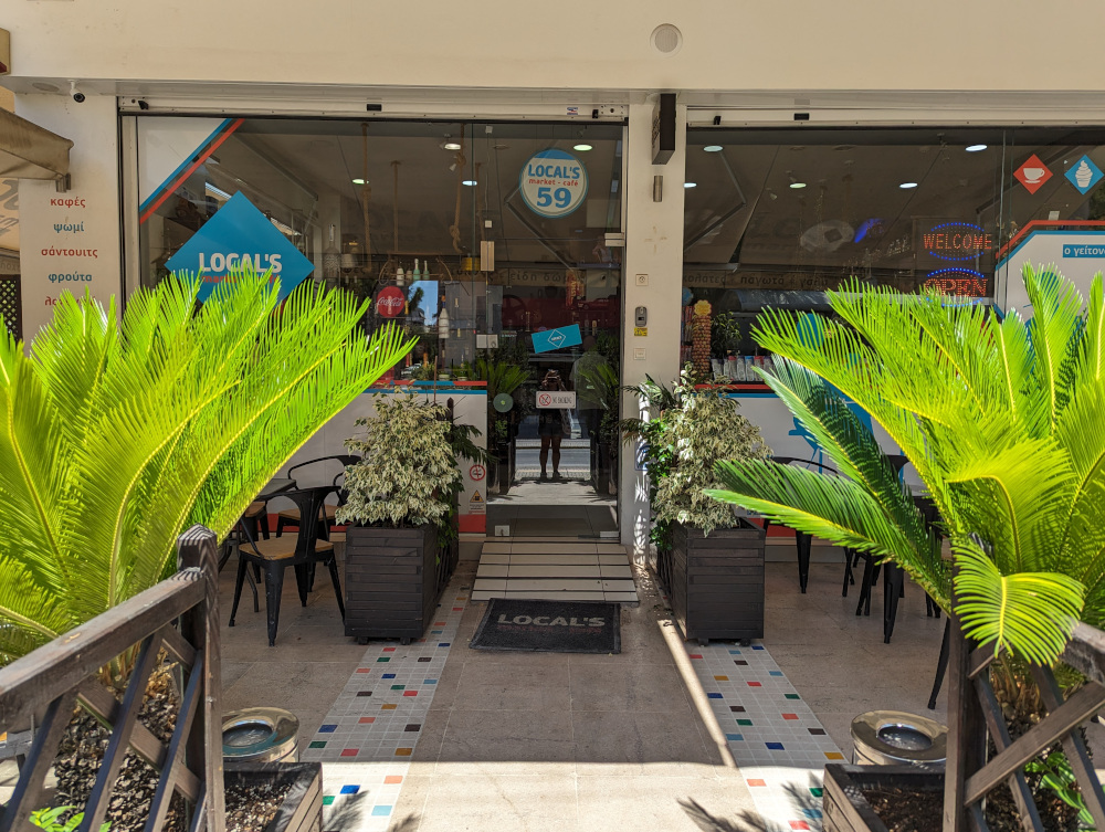 To Local’s Market Cafe είναι ανοιχτό όλο το τριήμερο για τα ψώνια της τελευταίας στιγμής