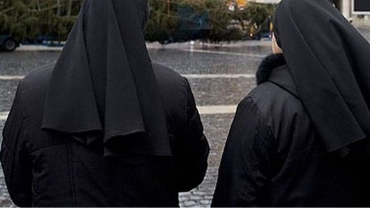 Άλιμος: Καλόγριες τσακώθηκαν άγρια σε κεντρική πλατεία