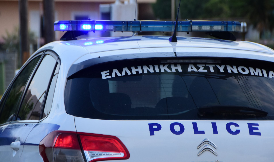 Γλυφάδα: Απόπειρα διάρρηξης σε κατάστημα - Προσπάθησαν με το αυτοκίνητο να σπάσουν τα ρολά