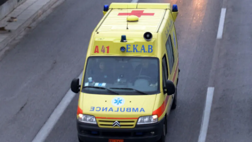 Παλαιό Φάληρο: Όχημα ανατράπηκε σε τροχαίο στην παραλιακή με δύο τραυματίες