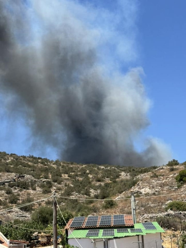 Φωτιά στη Βάρης - Κορωπίου: Εκκενώνεται το Κίτσι