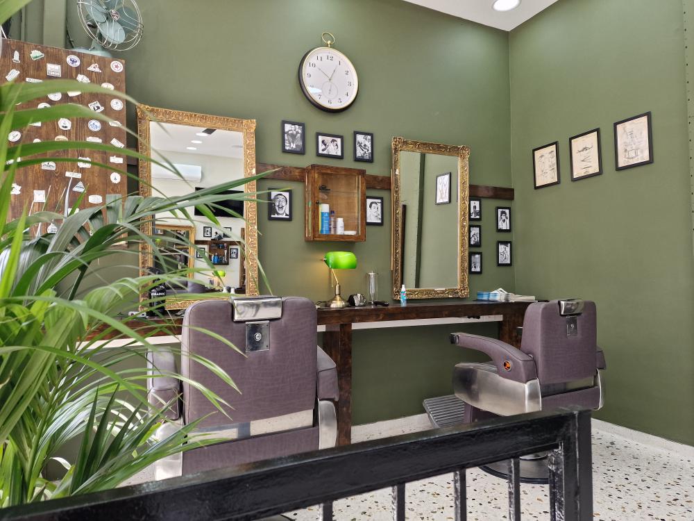 O «Mr. Cut» ξέρει από καλό grooming και στο Άνω Καλαμάκι