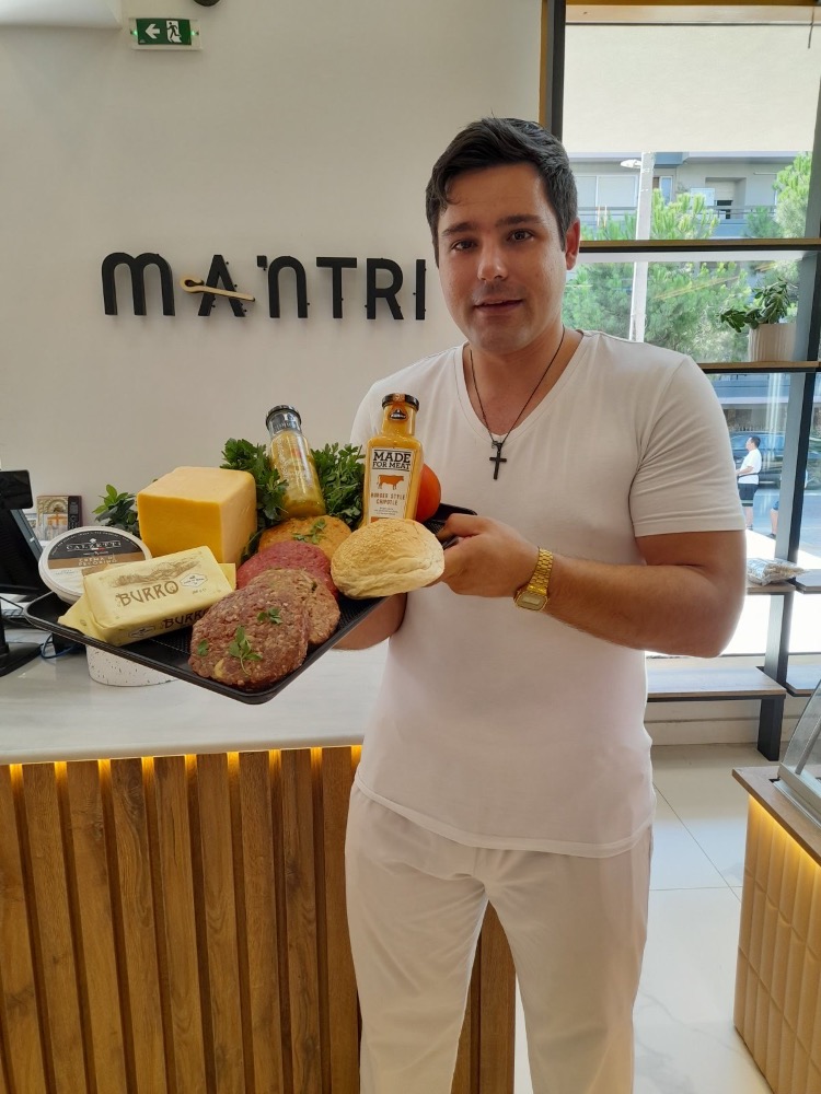 Στο «Μαντρί» θα βρείτε όλα όσα χρειάζεστε για να φτιάξετε το τέλειο σπιτικό burger
