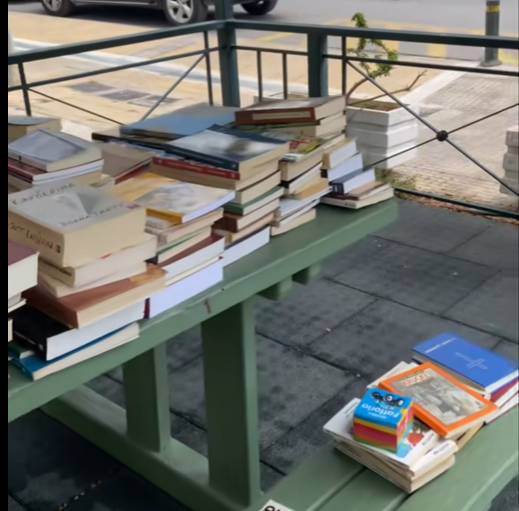 Η Δημοτική Βιβλιοθήκη Αλίμου χαρίζει βιβλία