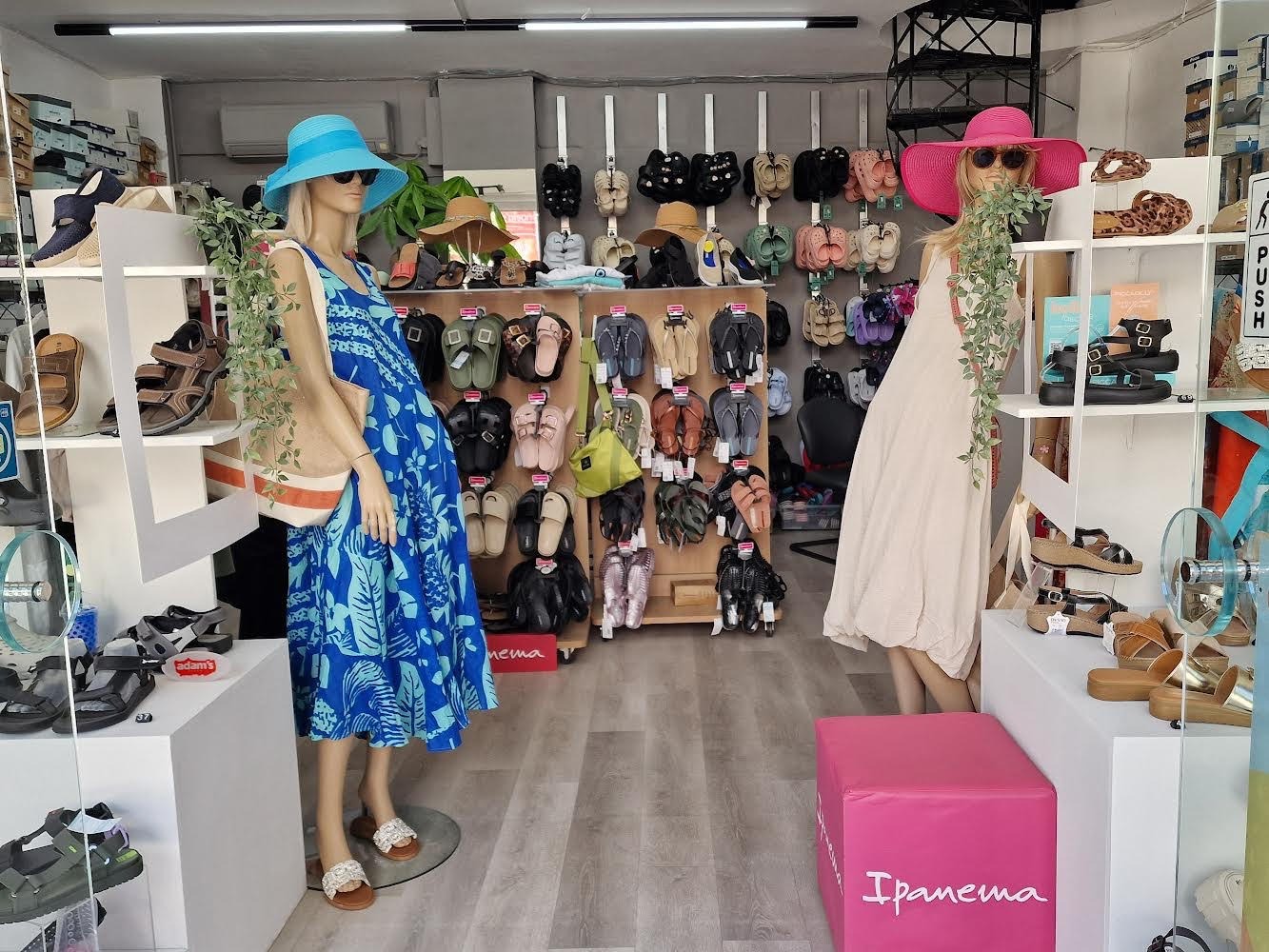 Στο κατάστημα «Angela's» θα βρείτε όλα τα καλοκαιρινά trends για την παραλία