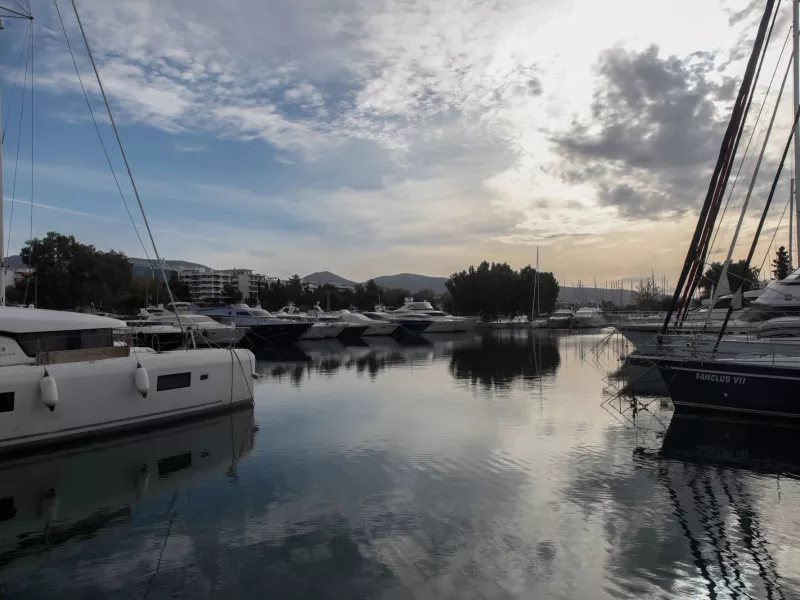 Μαρίνα Αλίμου: Αυτοκτόνησε μέλος πληρώματος ενός γιοτ