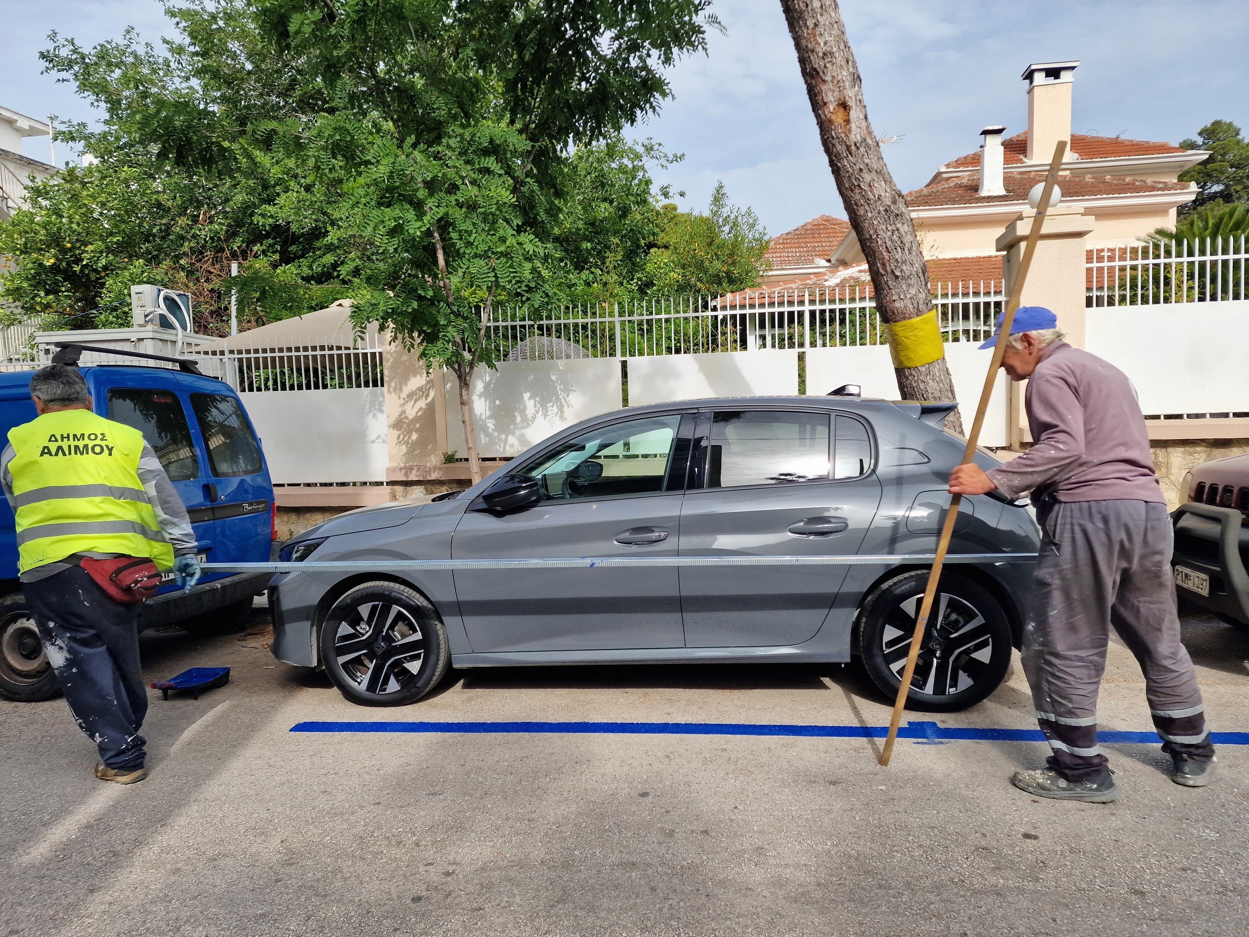 Στάθμευση μόνιμων κατοίκων: Τι προβλέπεται και πώς θα δοθούν οι κάρτες