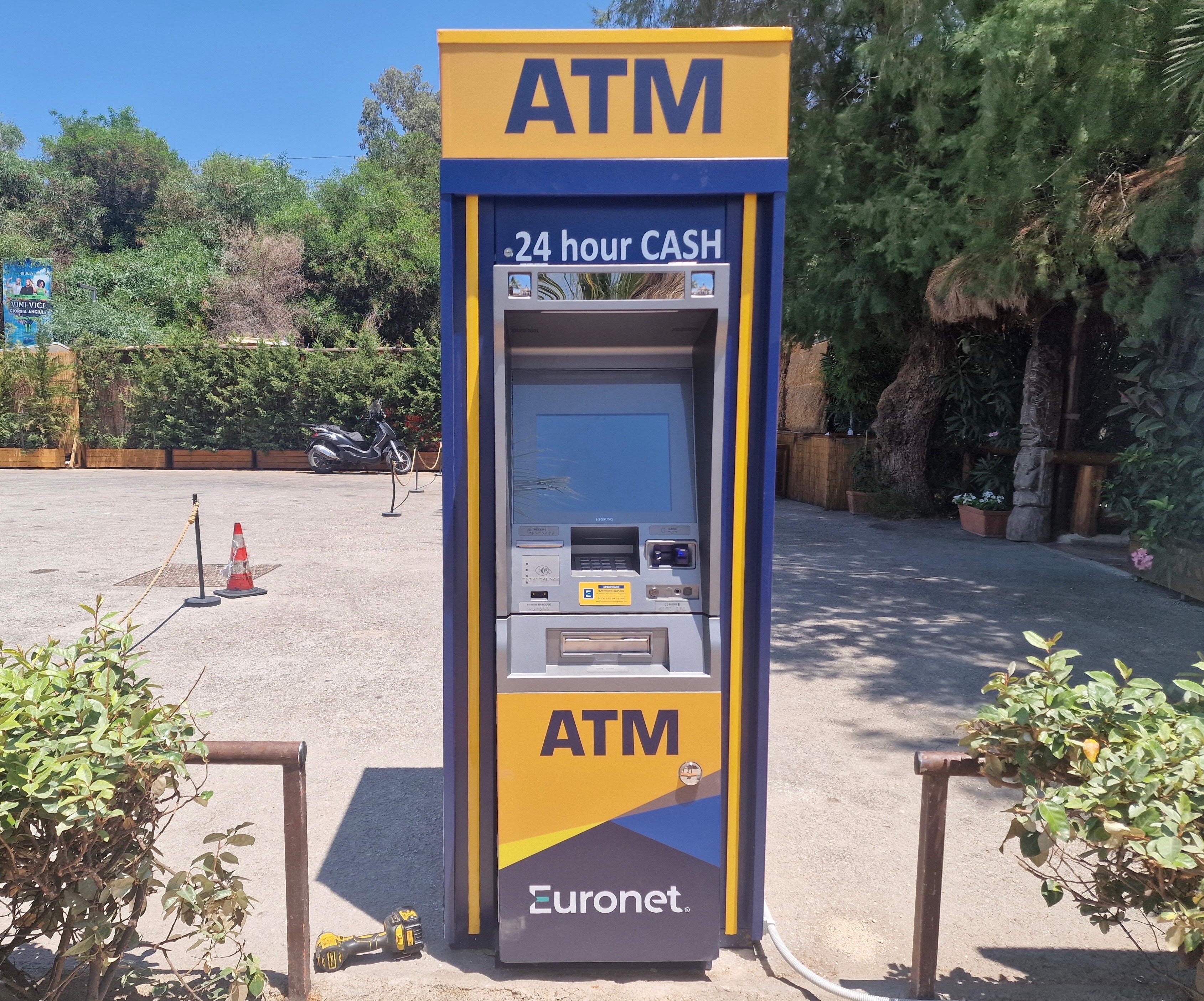 ΑΤΜ τοποθετήθηκε στην Ακτή του Ήλιου