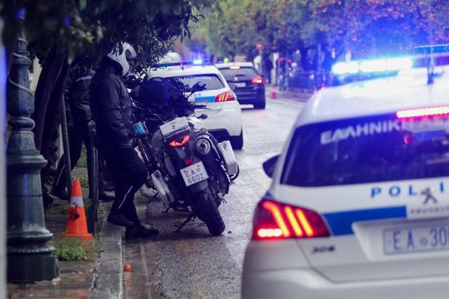 Νότια Προάστια: Σε εξέλιξη επιχείρηση της αστυνομίας για εξάρθρωση κυκλώματος κοκαϊνης
