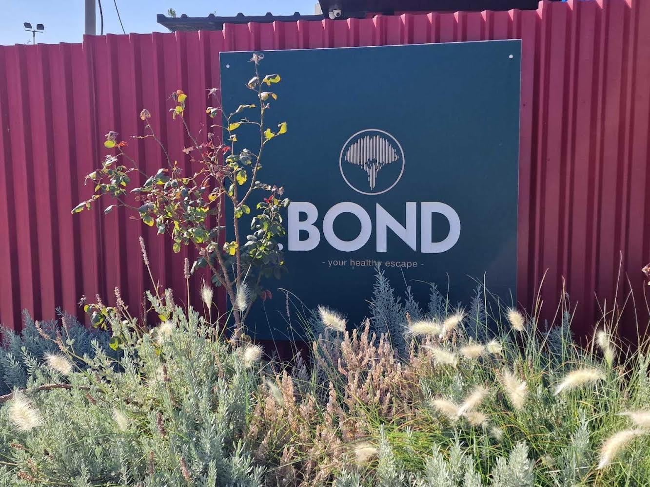 To Bond και πάλι κοντά μας