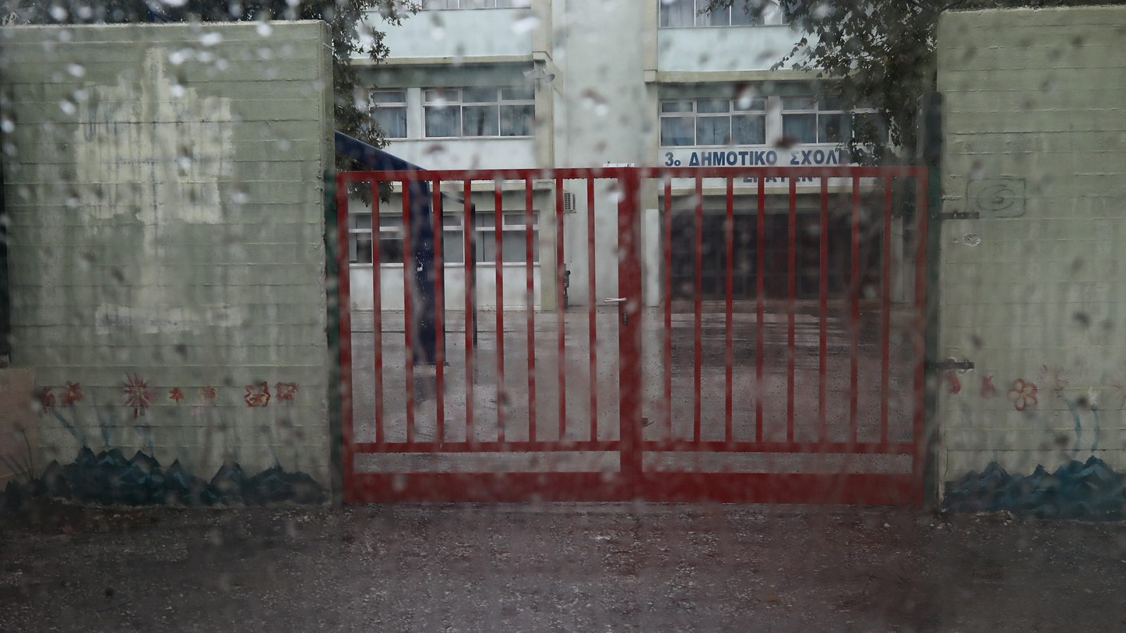 Κλειστά αύριο τα σχολεία 
