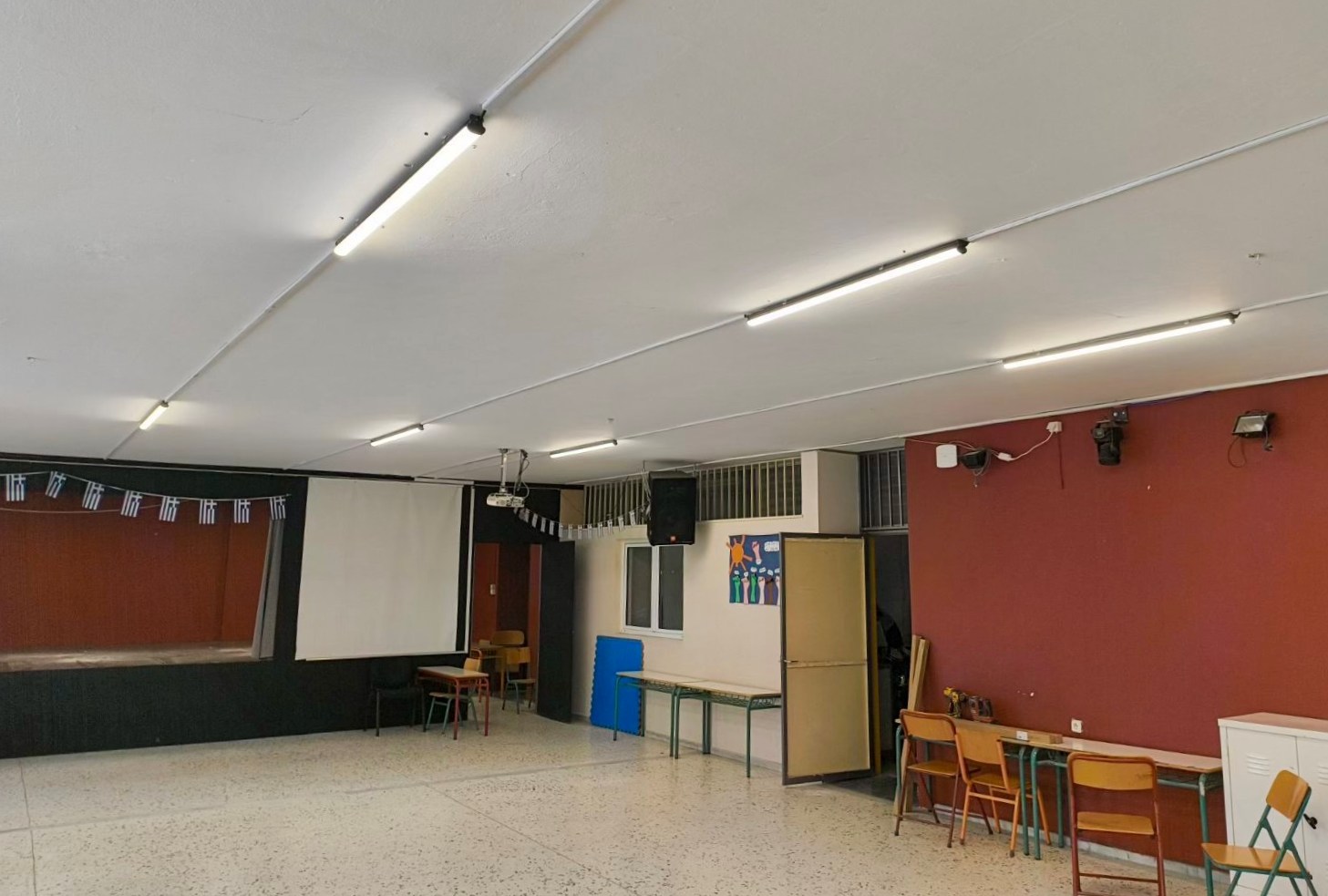 Νέα φωτιστικά led στα σχολεία του Αλίμου