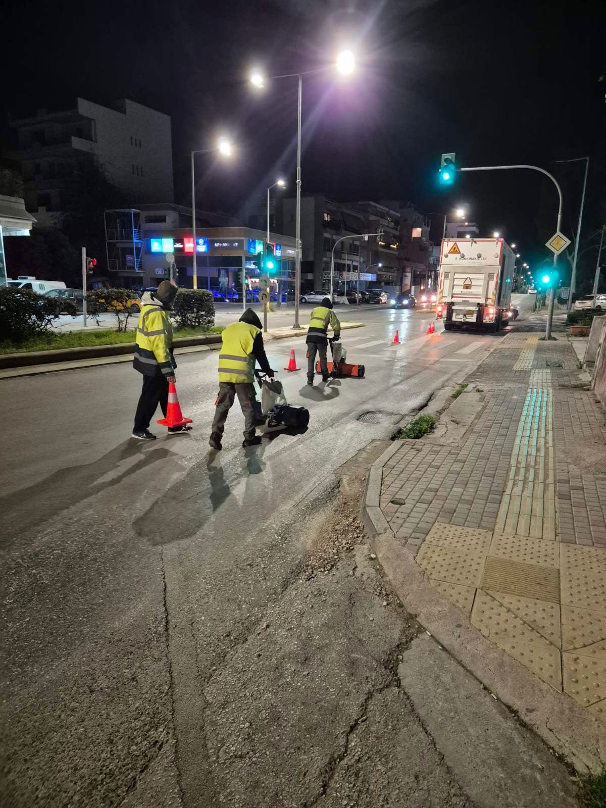 Παλαιό Φάληρο: Βελτίωση της αντιολισθητικής ικανότητας σε τρεις λεωφόρους της πόλης