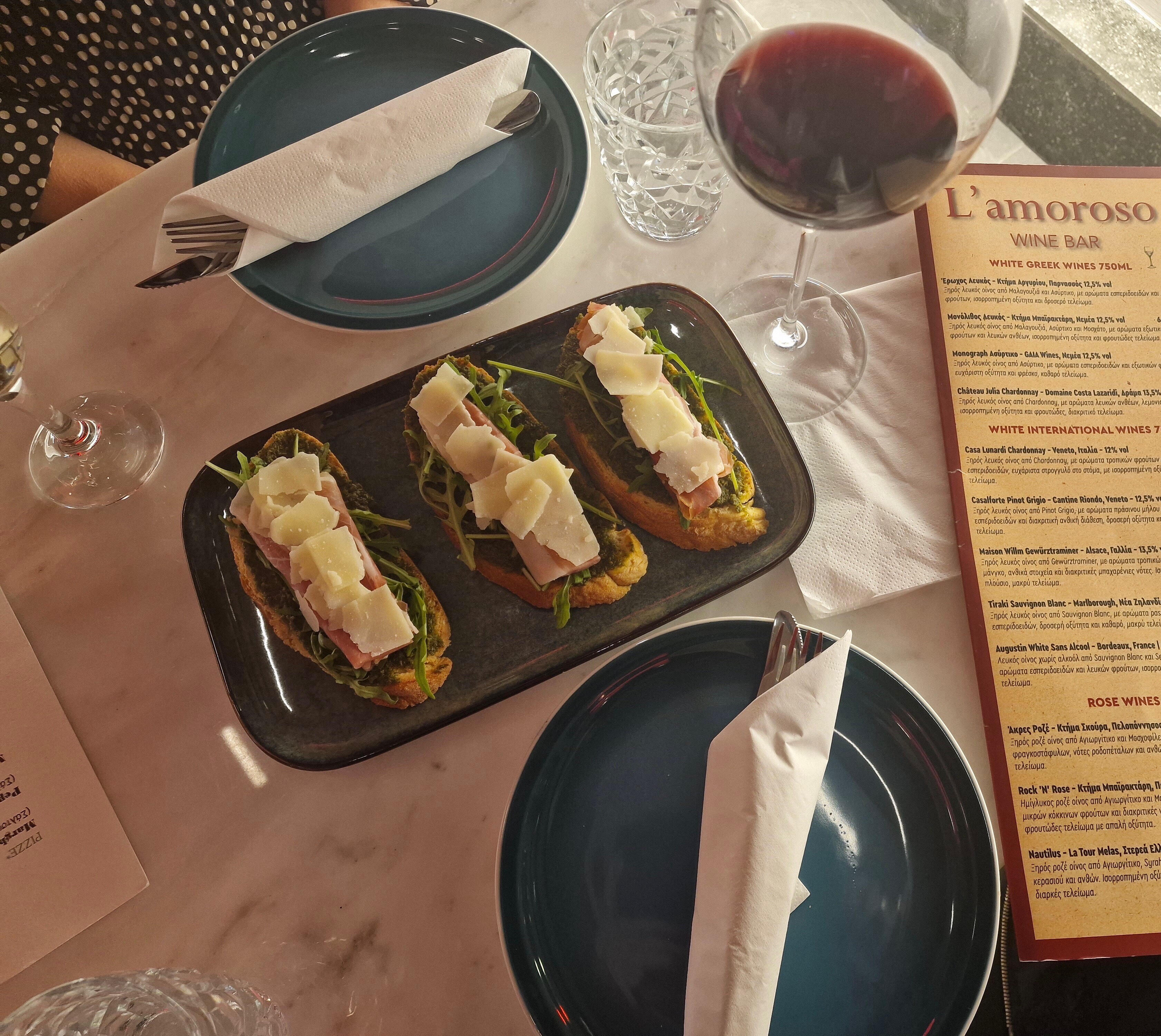 Επισκεφθήκαμε το «L'Amoroso», το cozy wine bar της περιοχής μας