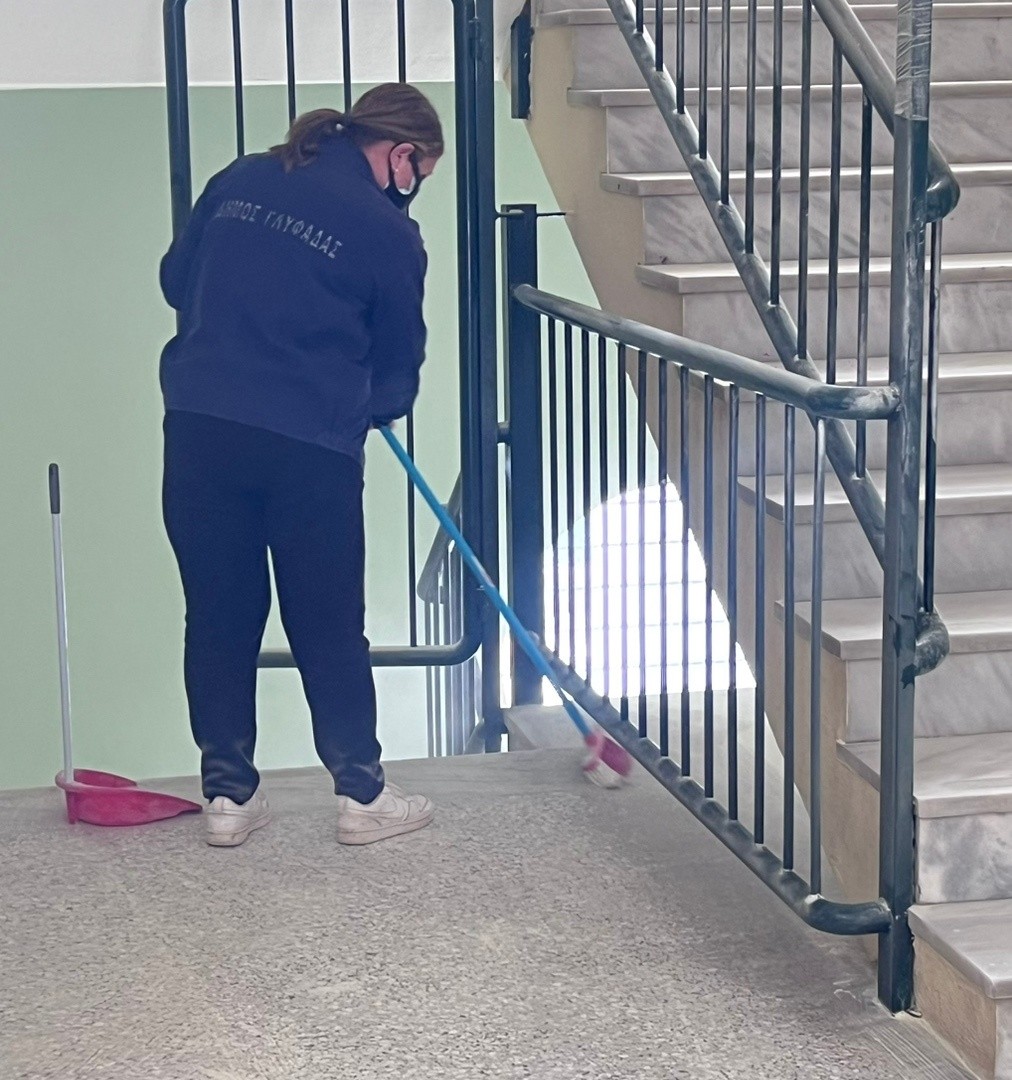 Γλυφάδα: Ξεκίνησαν οι εργασίες αποκατάστασης μετά τον βανδαλισμό των σχολείων