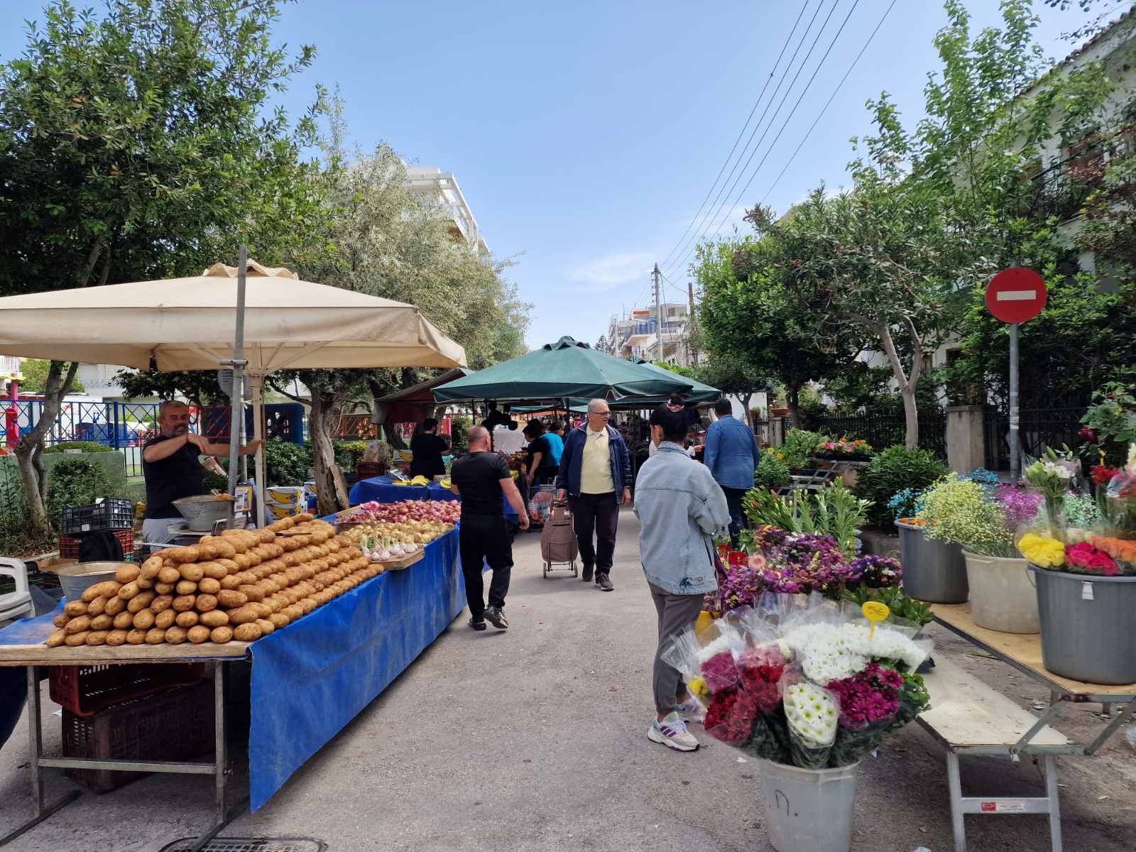 Στην οδό Χειμάρρας «επέστρεψε» η λαϊκή αγορά της Τρίτης στο Καλαμάκι