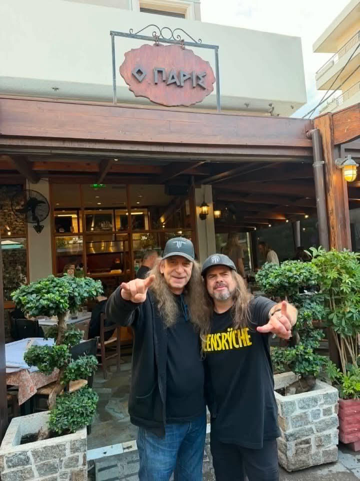 Ο Todd La Torre στο ψητοπωλείο «Ο Πάρις»