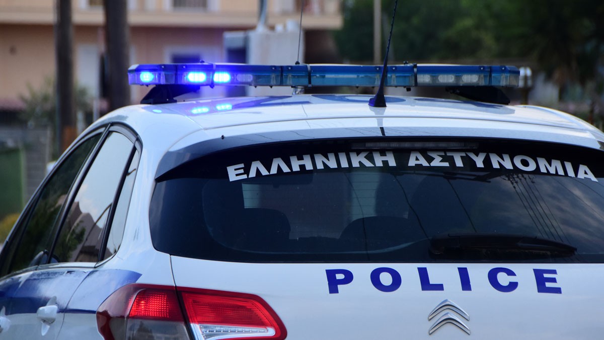 Άλιμος: Συνελήφθη 15χρονος που επιτέθηκε σε γυναίκα προκειμένου να της κλέψει την αλυσίδα στον λαιμό