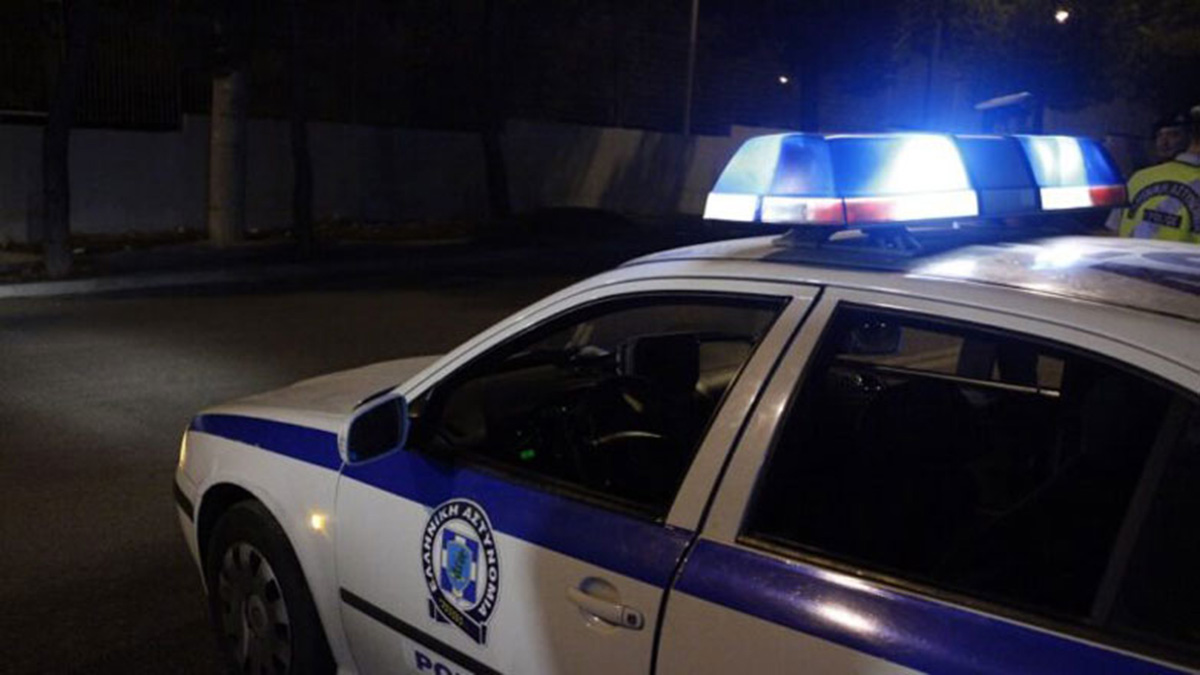 Άγιος Δημήτριος: Μεθυσμένος οδηγός έπεσε πάνω σε σταθμευμένα οχήματα