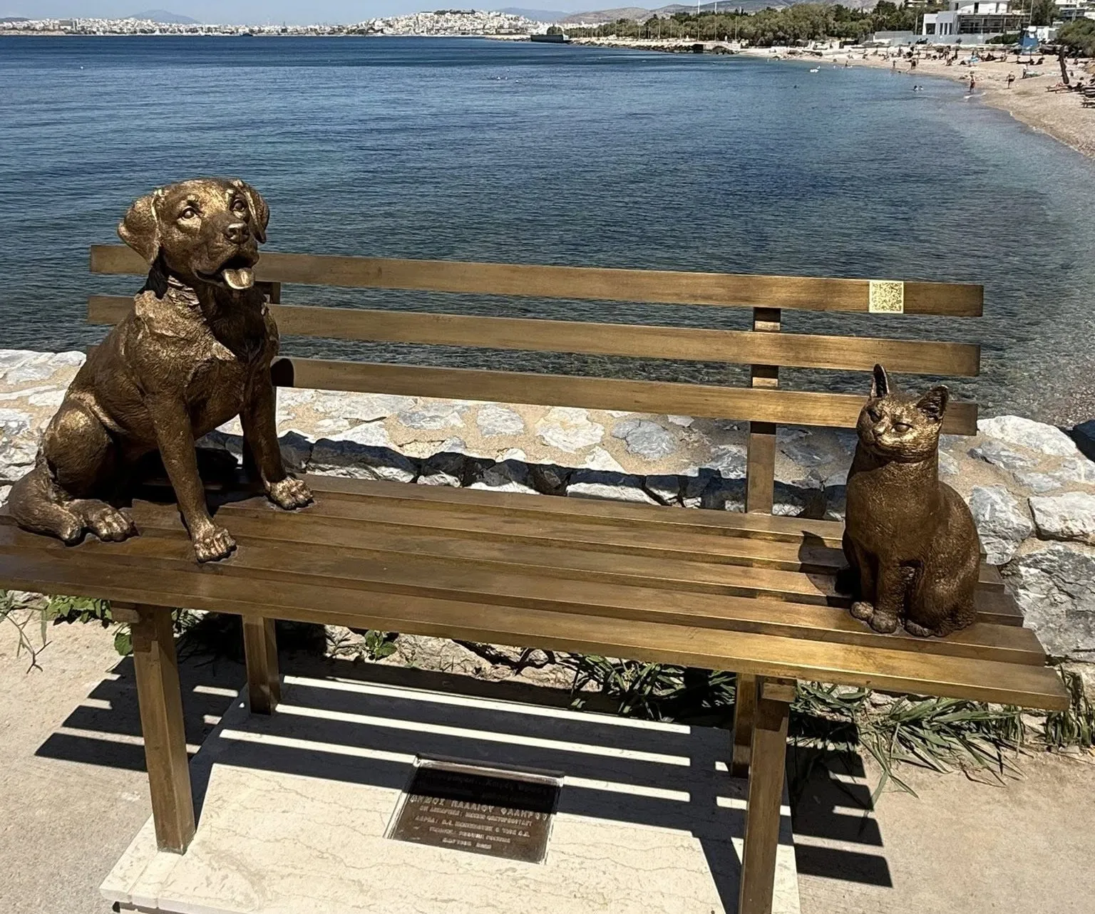 Παλαιό Φάληρο: Ένα ξεχωριστό παγκάκι αφιερωμένο στους καλύτερους φίλους μας