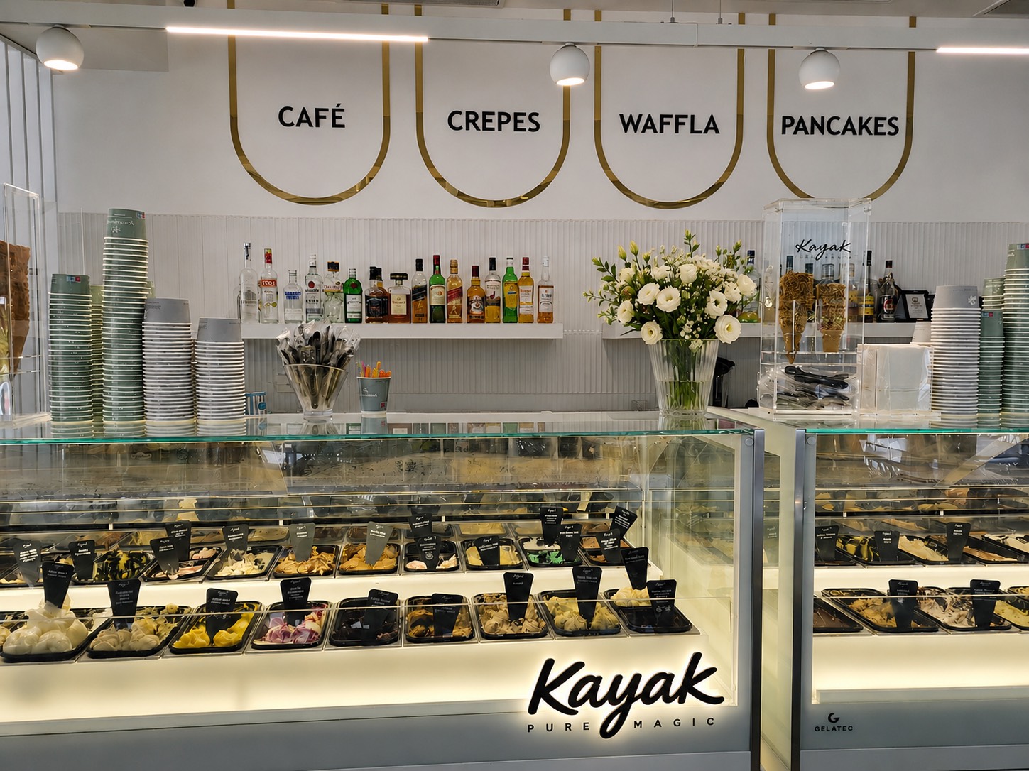 Τα λαχταριστά παγωτά Kayak σε 30 διαφορετικές γεύσεις μπορείτε να απολαύσετε στη Βάφλα-Βάφλα