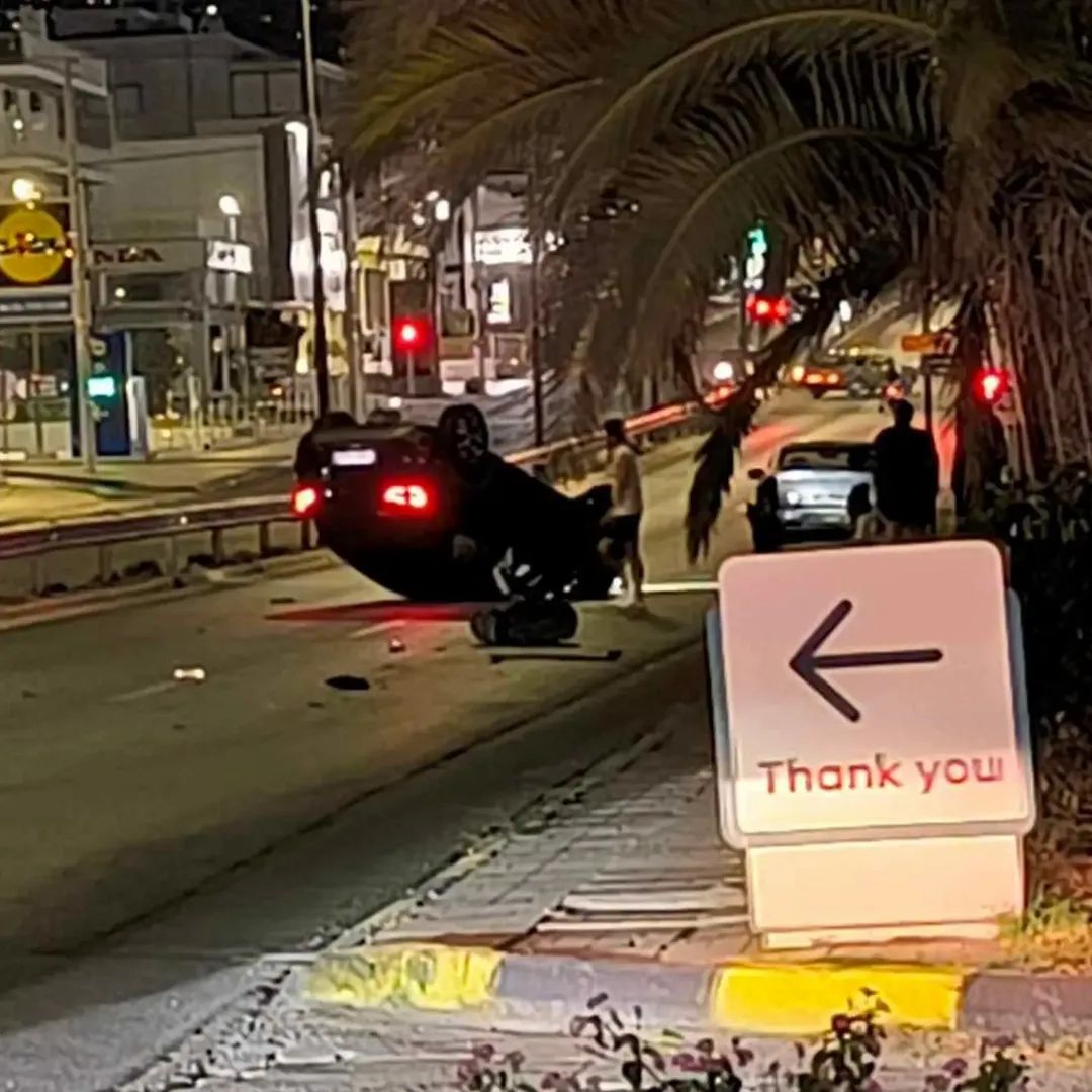 Λ. Αλίμου: Ανατράπη αυτοκίνητο